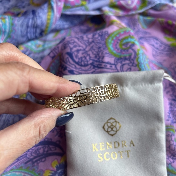 **SOLD** Kendra Scott Maren gold bangle bracelet. Perfect condition! - Picture 3 of 4
